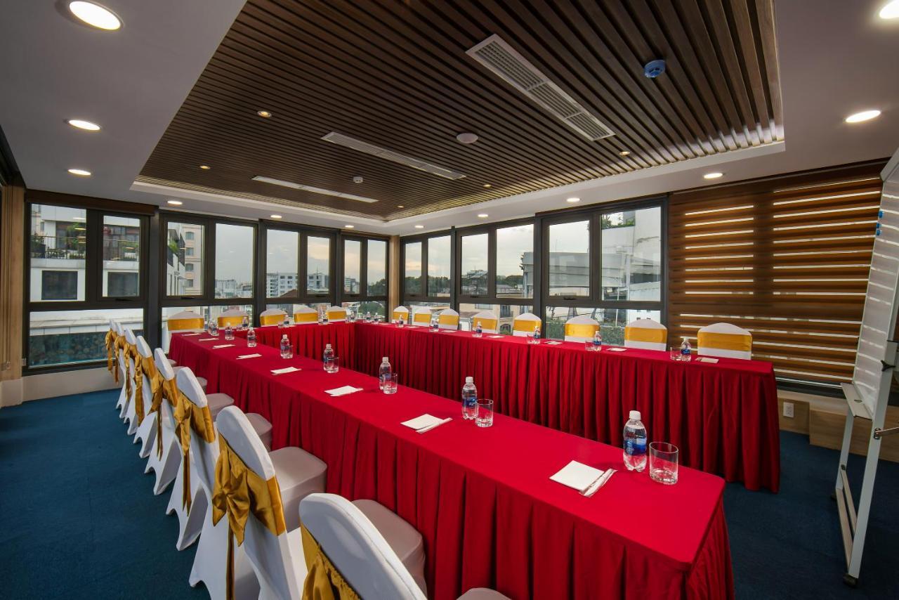 Nesta Hotel Saigon Хошимин Экстерьер фото