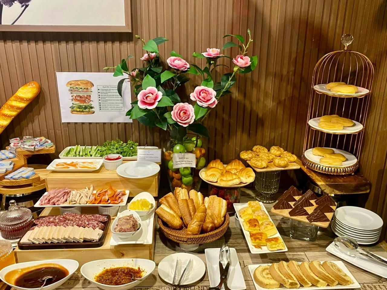 Nesta Hotel Saigon Хошимин Экстерьер фото